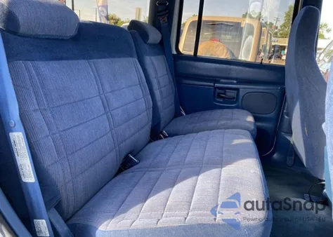 1997 Ford Explorer из США, поврежденный, VIN 1FMDU34X8VZB22571